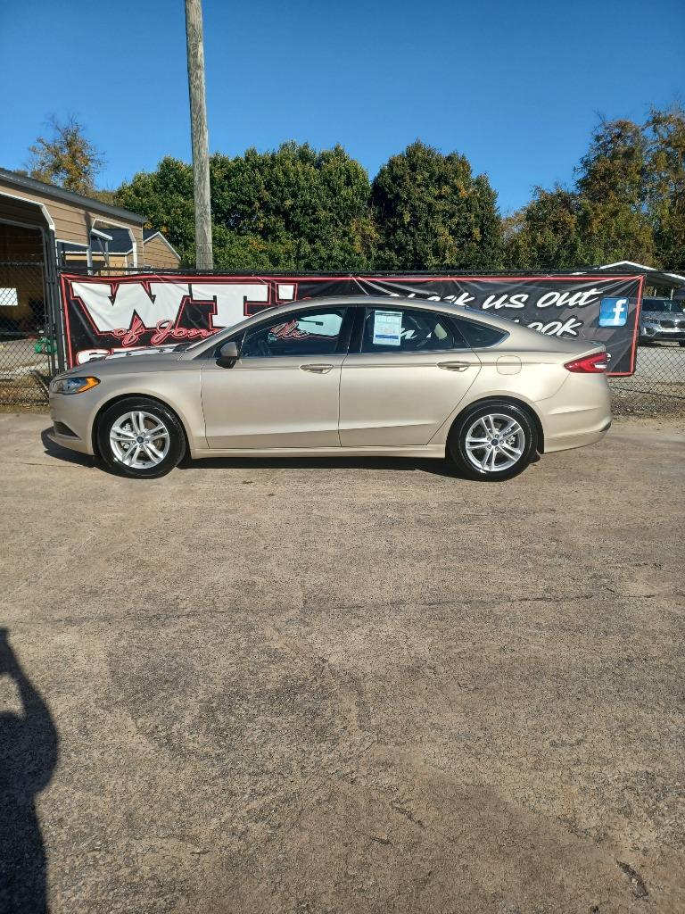 2018 Ford Fusion SE's photo