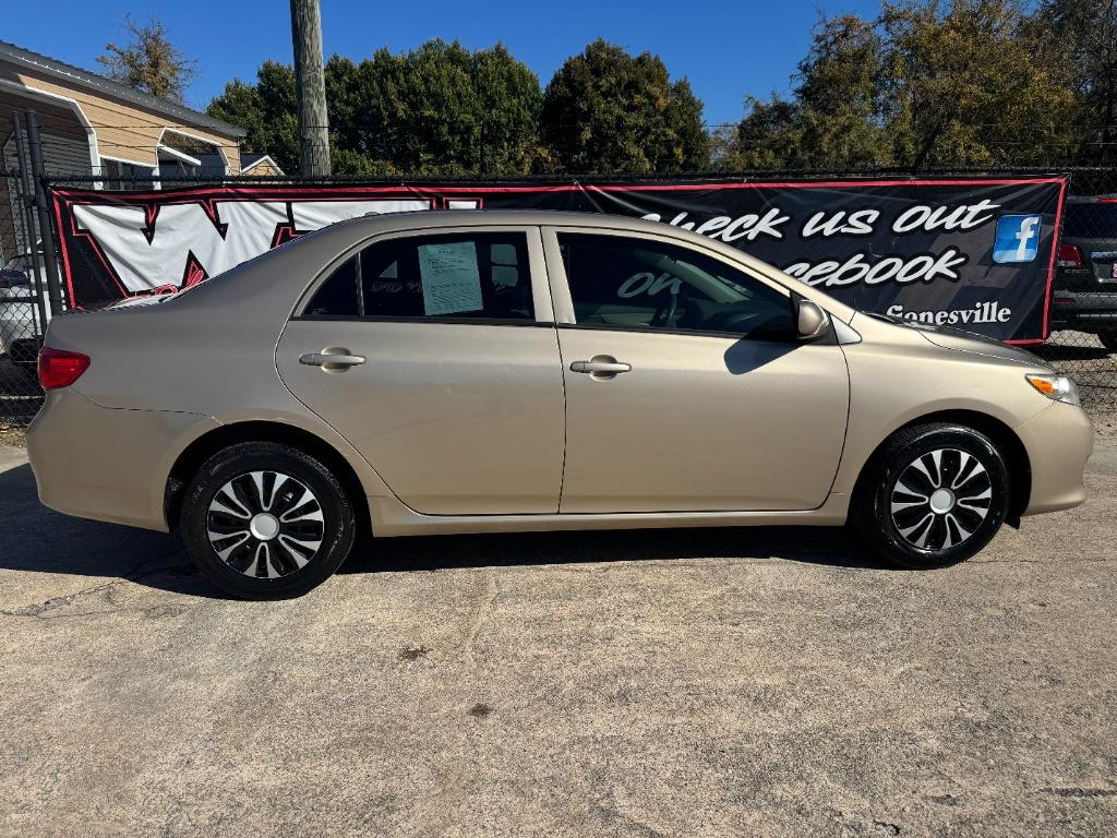 2010 Toyota Corolla LE's photo