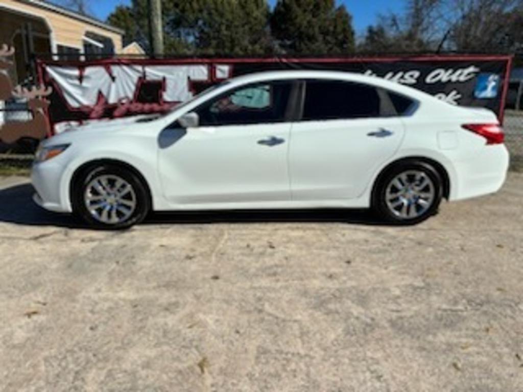 2016 Nissan Altima S's photo