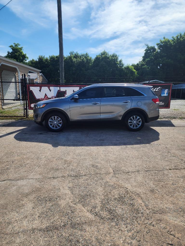 2017 Kia Sorento LX AT's photo