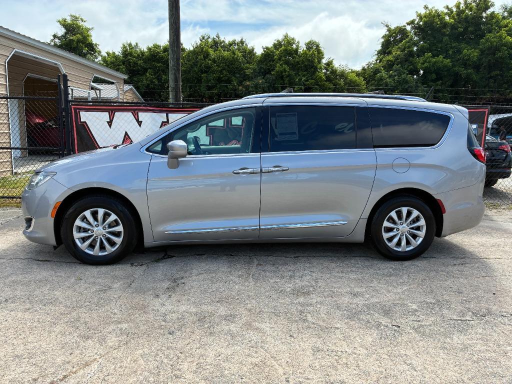 2018 Chrysler Pacifica Touring L's photo